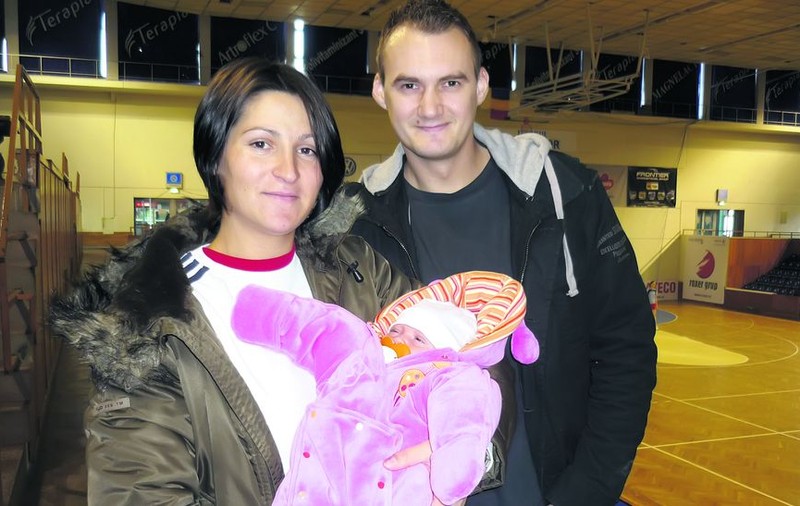 Handbalista Mihaela Senocico: "Sunt cea mai fericită mămică"
