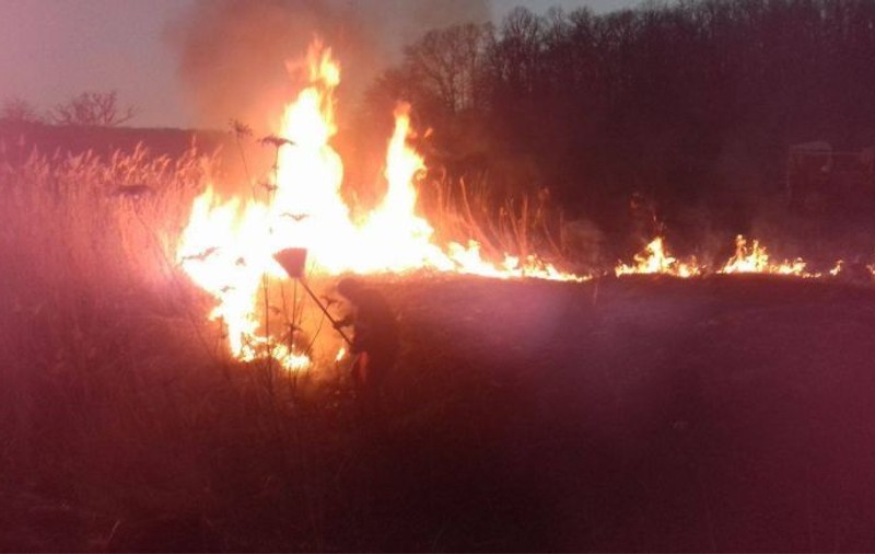 UPDATE: Incendiul de la groapa de gunoi, nestins de 10 zile. Dosar penal deschis de Parchetul de pe lângă Tribunalul Vâlcea