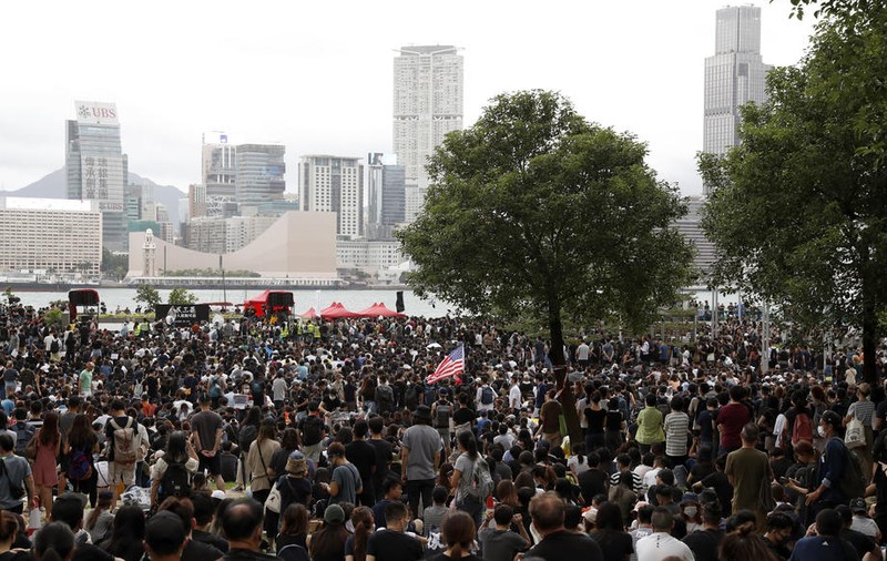 După luni de proteste la Hong Kong, legea care a scos în stradă peste un milion de oameni a fost retrasă