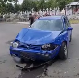 Așa arăta autoturismul Volkswagen după impact.
