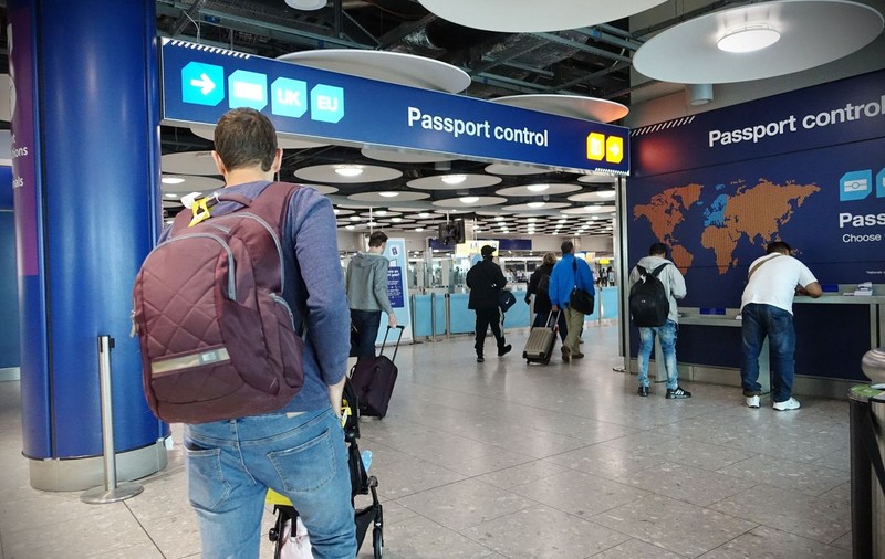 Momentul decisiv al Schengen: Austria amenință că mută Zidul Berlinului la Viena, presa spune că „e stilul de operetă al cancelarului Nehammer”