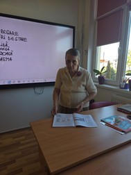 Profesoara de Chimie își amintește cu drag de foștii ei elevi, acum oameni mari cu meserii frumoase. Foto: arhivă personală