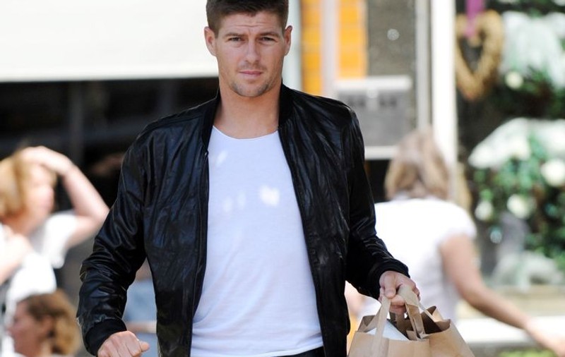 Fotbalistul Steven Gerrard se visează James Bond