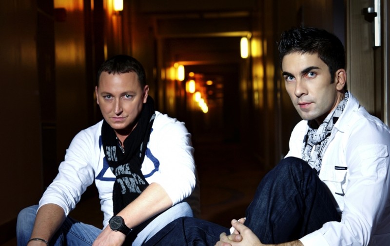 Ea este noua solistă de la Dj Project! Are 26 de ani şi este foarte sexy!