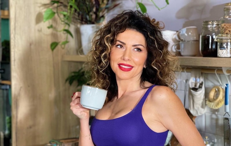 Carmen Brumă a suferit o nouă intervenție din cauza varicelor. Cum arată picioarele vedetei. „Mi-am scos pansamentul după 48 de ore”