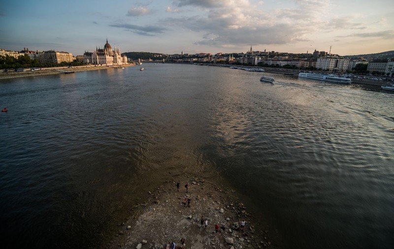 Dunărea seacă. În Ungaria este aproape de maxima istorică înregistrată în 2003