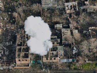 Atacuri rusești la periferia orașului Bahmut, Ucraina, marți, 27 decembrie 2022. Foto: Profimedia