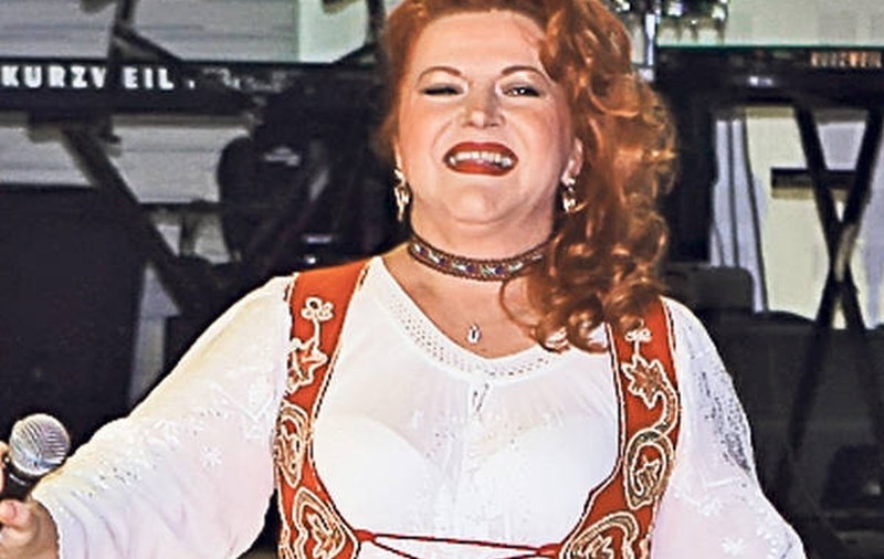 BUCURIE MARE pentru MARIA CÂRNECI! ARTISTA a DEVENIT BUNICĂ!