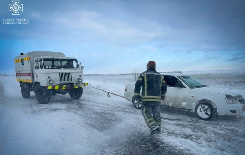 Zece persoane au murit și 23 au fost rănite în Ucraina în urma furtunilor de zăpadă