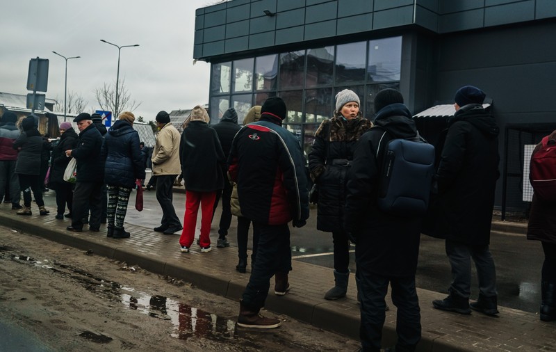 Există un flux de refugiați și spre Rusia: peste 166.000 de oameni ar fi plecat din Donbas, spune TASS