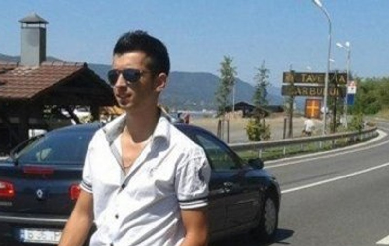 Un polițist din Iași a agresat și umilit un copil cu handicap care i-ar fi furat țigările. Ce pedeapsă a primit agentul