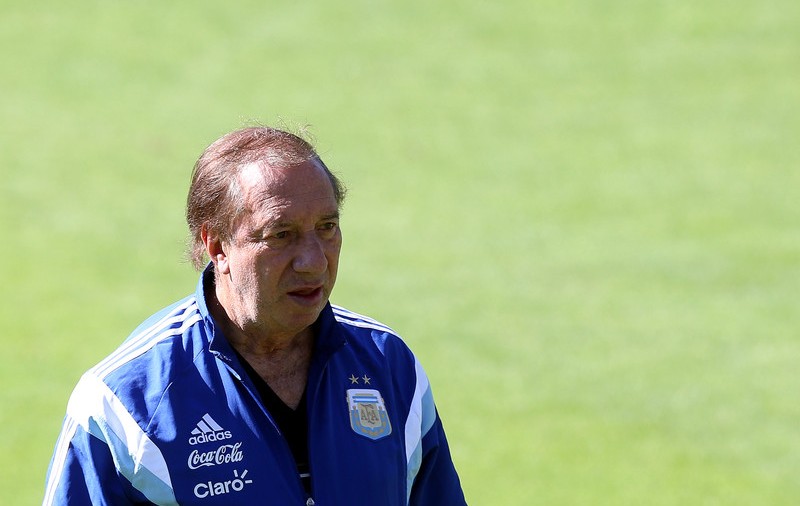 Carlos Bilardo, fostul selecţioner al Argentinei, testat pozitiv la Covid-19