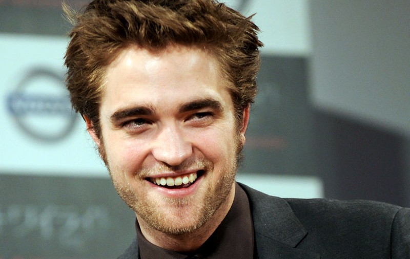 Pattinson anunţă multă goliciune în următorul său film