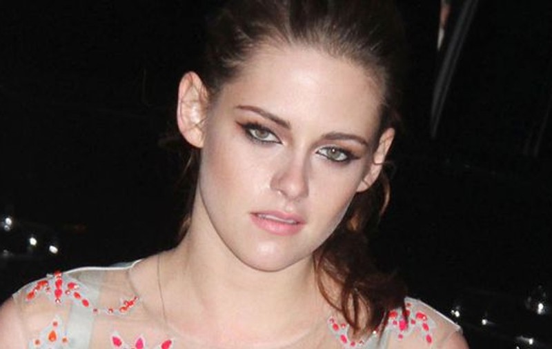 Kristen Stewart, PENIBILĂ la un eveniment monden. Uite ținuta cu care s-a făcut de râs. Ai purta vreodată așa ceva? | FOTO