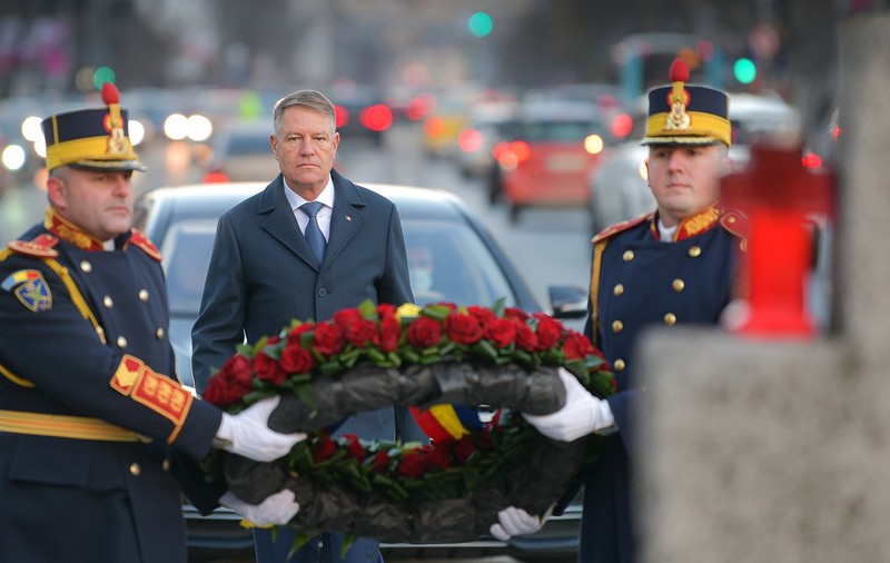Klaus Iohannis, mesaj de Ziua Victoriei Revoluţiei: Îi chem pe toți cetățenii României să onorăm memoria victimelor