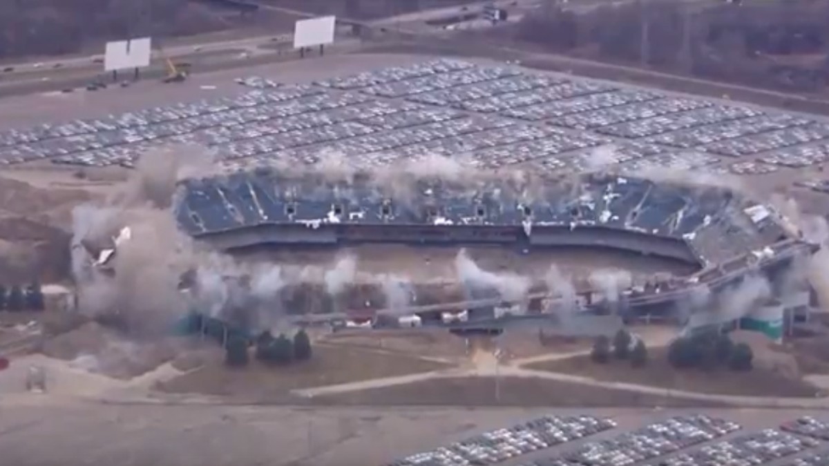 Pontiac Silverdome, în momentul demolării.