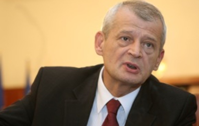 Oprescu nu ştie cum să castreze câinii