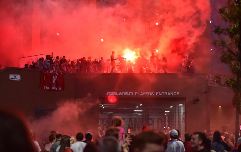 Imagini incredibile din Liverpool, după ce echipa a câștigat campionatul Angliei după 30 de ani. Petrecere în stradă, fără frică de COVID-19