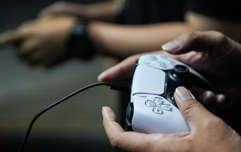 Nici gamerii nu scapă de scumpiri: cât va costa o consolă PS5 începând cu luna aprilie