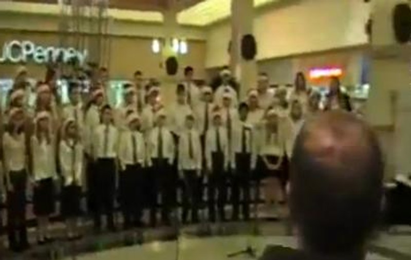 Trebuia să fie un moment de bucurie de sărbători şi s-a transformat într-un coşmar. Vezi ce-au păţit copiii din acest cor | VIDEO