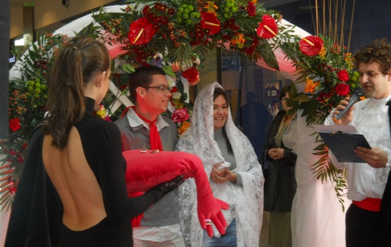 Căsătorii de probă de Ziua Îndrăgostiţilor. Află ce surprize ţi se mai pregătesc!