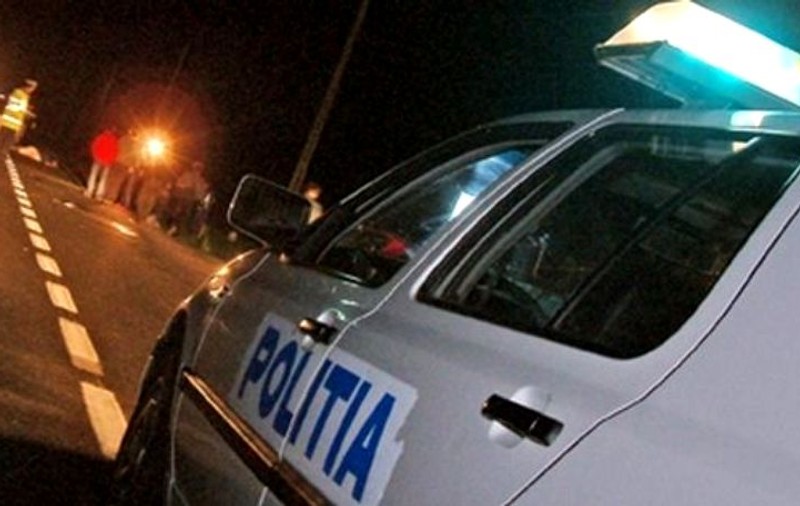 Pieton rănit de un cablu electric în timp ce solicita ajutor prin 112 pentru un şofer care intrase într-un stâlp. Accidentul bizar a avut loc la Brașov