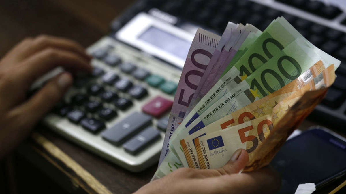 Curs valutar 3 iunie 2020 | Leul s-a apreciat în raport cu euro și cu dolarul american. Unde găsim cel mai bun curs