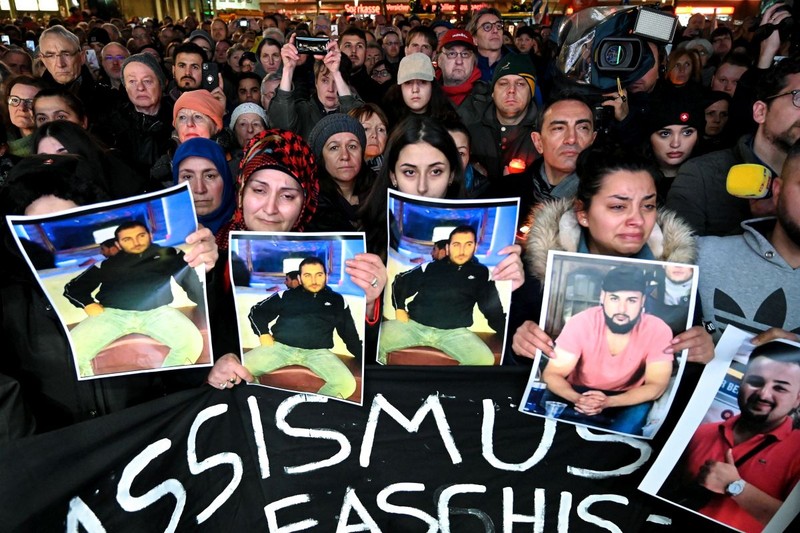 Proteste, în februarie 2020, după un atac terorist care îi viza pe migranți și care a ucis nouă persoane, inclusiv un român, în Hanau FOTO: Epa