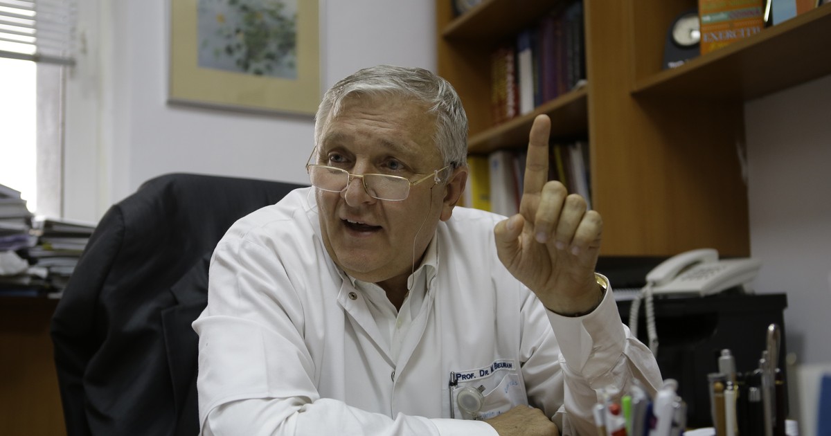 Medicul Mircea Beuran a făcut noapte albă în arest și nu a mâncat nimic. La plecare, le-a cerut bani de taxi polițiștilor care l-au păzit