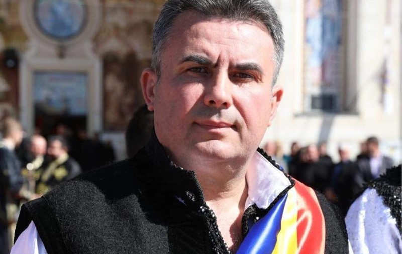 Primar din Satu Mare, suspendat din funcţie după ce şi-a angajat fiica în primărie