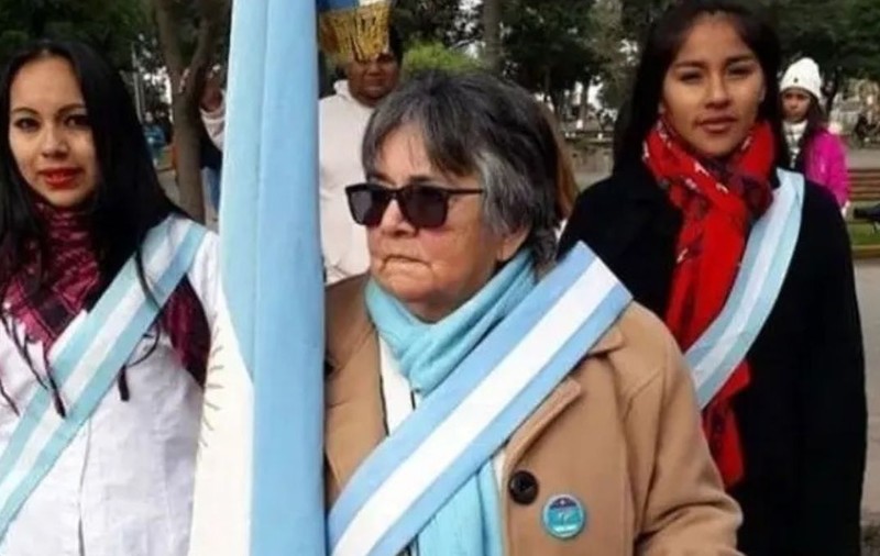 O femeie de 80 de ani din Argentina s-a reapucat de școală ca să-și poată ajuta nepoții la teme