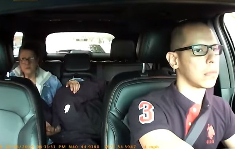 Taximetrist luat la bătaie de un client pentru că mergea prea încet | VIDEO