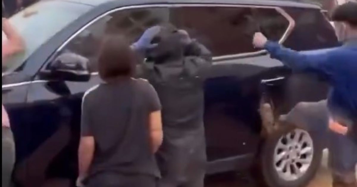 Premier Spaniei, huiduit și insultat de cei loviți de inundații în Spania