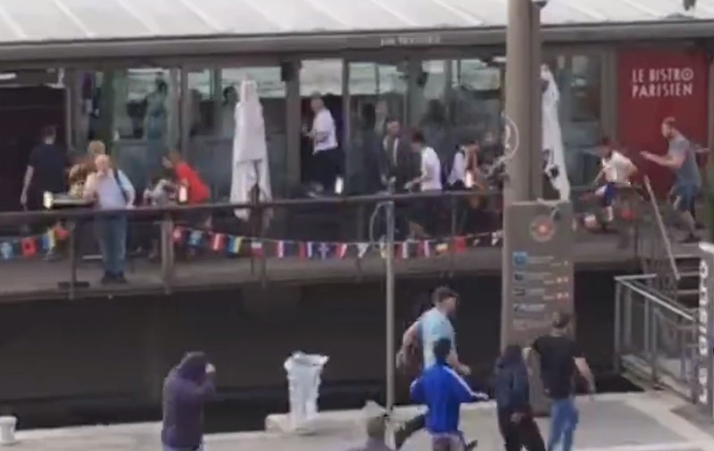 Au apărut primele imagini de la bătăile dintre steliști și dinamoviști de la Paris! Iată de ce au fost arestați 9 români! VIDEO