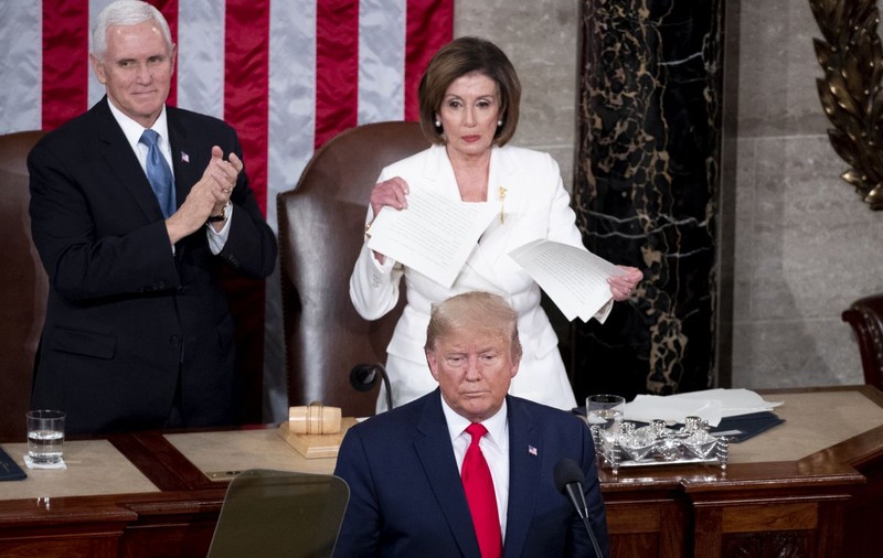 Nancy Pelosi a demarat procedurea de evaluare a sănătății lui Trump, în vederea unei eventuale suspendări din funcție