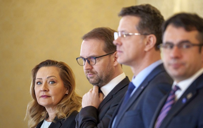 Război total în USR. Elena Lasconi amenință cu tribunalul, Ionuț Moșteanu dezvăluie pe grupul intern cel mai bine păzit secret: „Nu a vrut să știți adevărul”