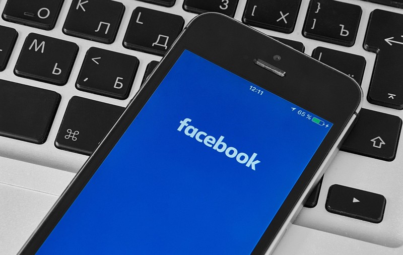 Facebook lansează o nouă funcţie, care afişează postările în ordine cronologică inversă. Cum va funcționa „Feeds”