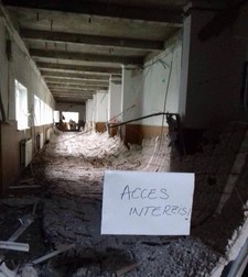 La ultimul etaj al Școlii 141 din cartierul Rahova, sectorul 5, a picat tavanul