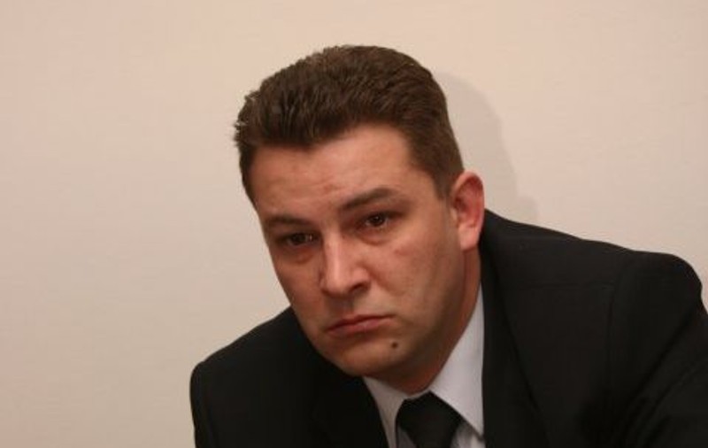 ATAC MAFIOT! Maşina unui politician din Cluj, incendiată în faţa casei