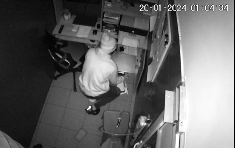 Spargere într-un restaurant din Plaza România. Un bărbat a furat un seif cu aproape 20.000 de lei. A fost prins înainte să fugă din țară. VIDEO