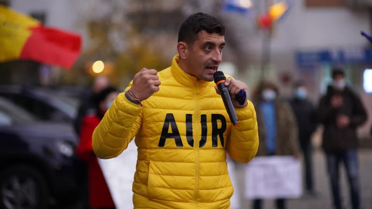 VIDEO George Simion şi-a făcut apariţia în Parlament cu o mască transparentă: „Este foarte regulamentară”