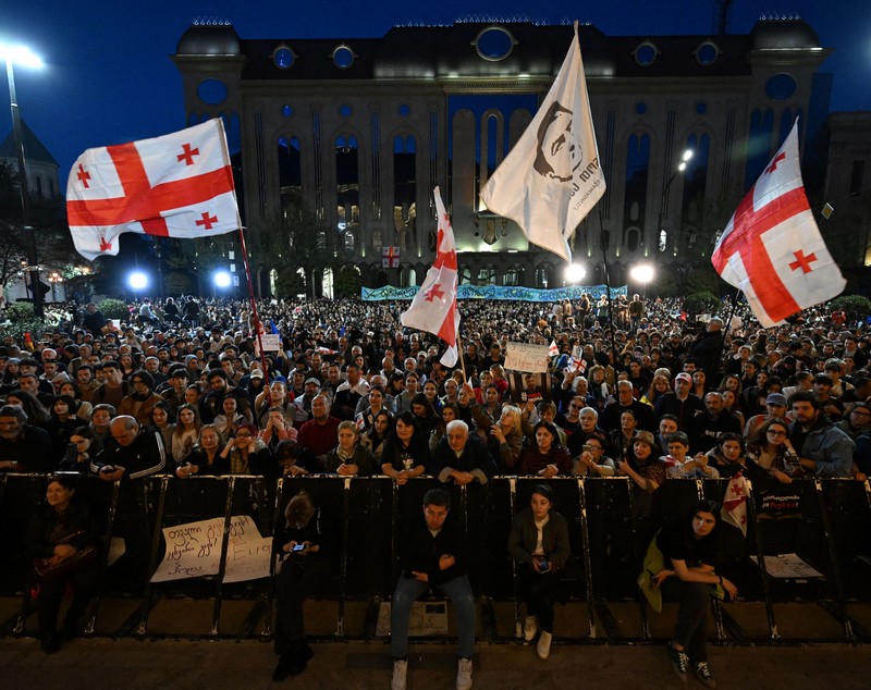 Mii de oameni au protestat din nou în Georgia împotriva legii privind „agenții străini”. Protestatarii, dispersați cu forța | VIDEO