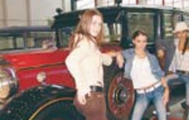 Trupa Etnic, 'ratacita' cateva ore in Muzeul Mercedes de la Stuttgart