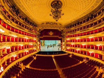 Teatro alla Scala - locuri de vizitat în Milano