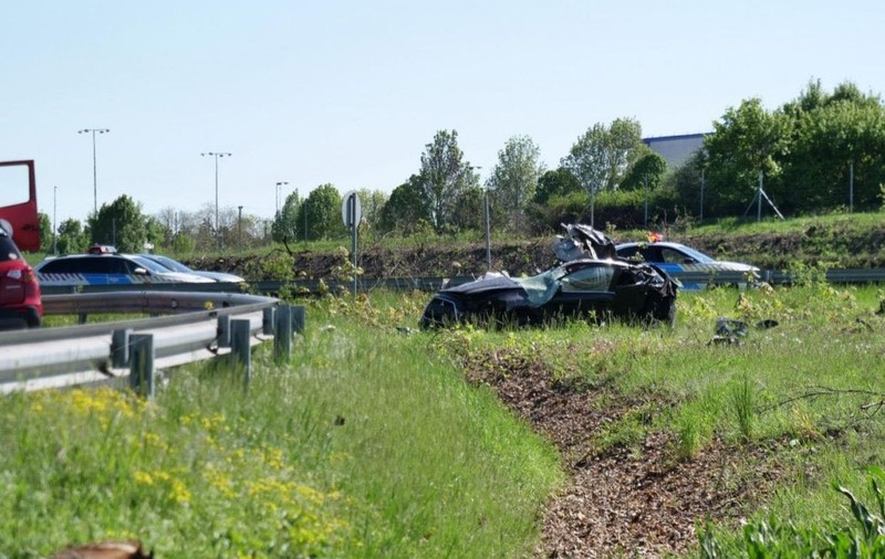 Doi frați din Olt, între cei trei români morți în Ungaria, într-o mașină distrusă pe autostrada M1