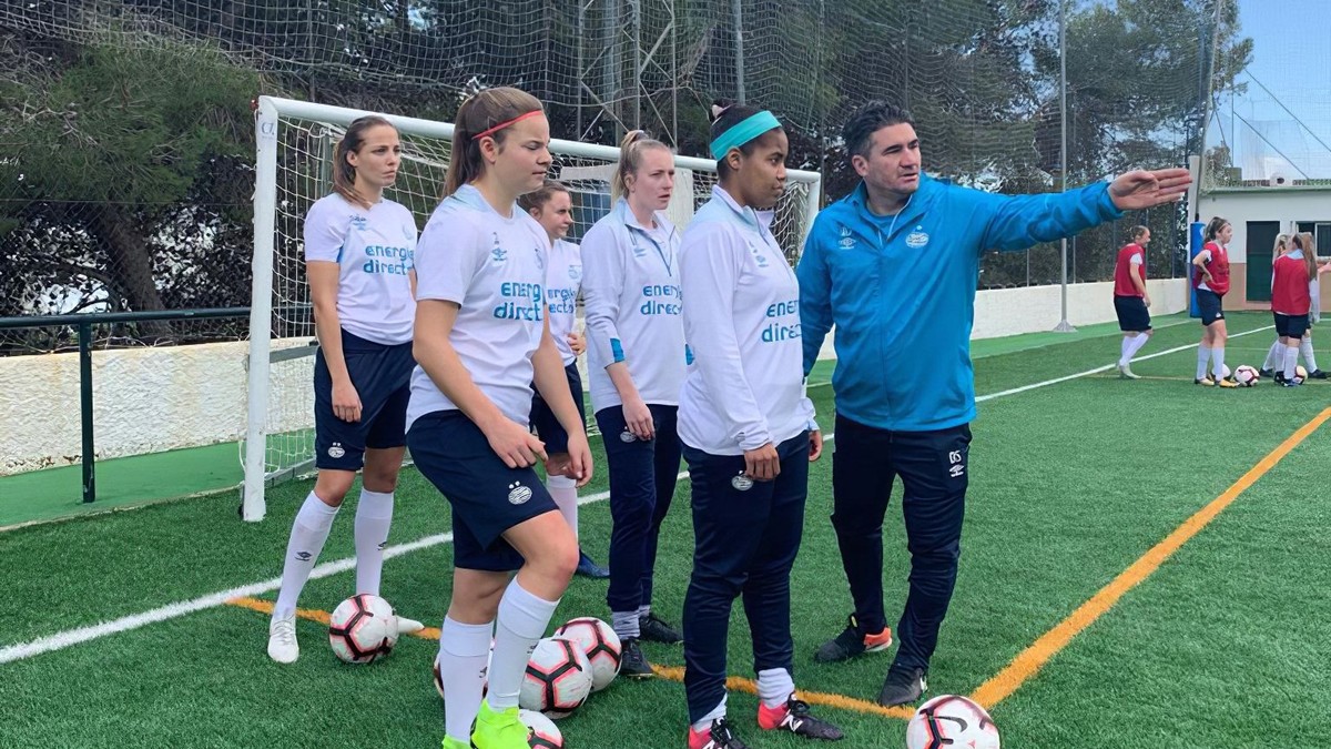 Fostul fotbalist Ovidiu Stângă explică de ce e greu să antrenezi fete