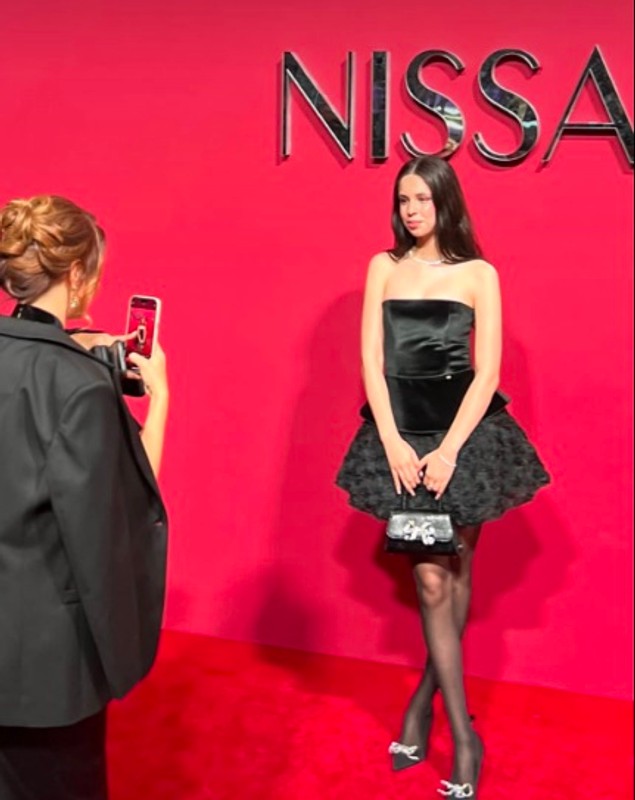 Violeta Bănică, apariție elegantă alături de mama ei la un eveniment de modă. Nici Andreea Marin nu s-a lăsat mai prejos cu ținuta aleasă