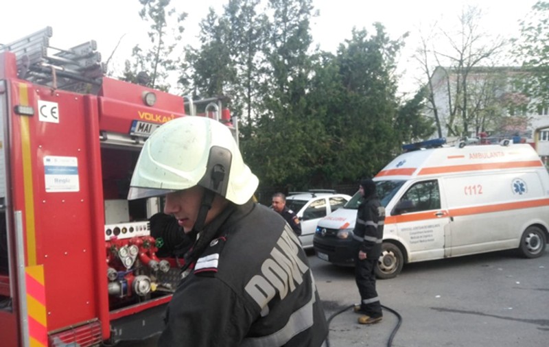O femeie din Vaslui și-a incendiat casa, după ce a adormit cu mâncarea pe foc