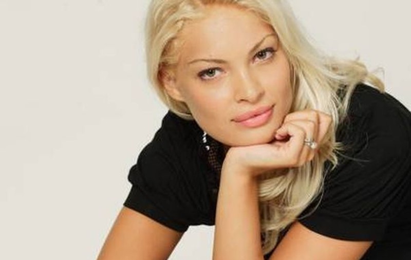 Când o să o vezi pe VALENTINA PELINEL ÎN POZIŢIA ASTA o să rămâi cu gura căscată! | FOTO
