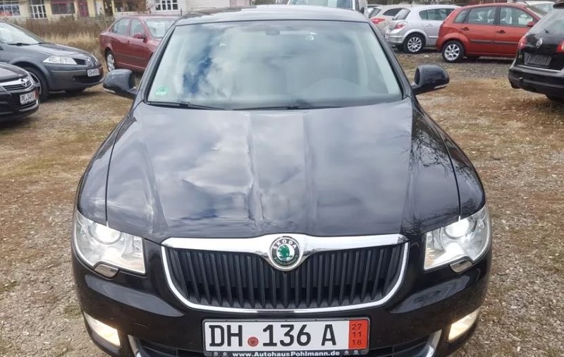 Cum arată mașina folosită în atacul de la mall-ul din Brăila. Marius Parfenie, acuzat că l-a înjunghiat pe proprietarul autoturismului